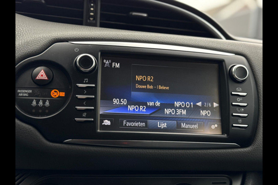 Toyota Yaris 1.5 Hybrid Bi-Tone Bluetooth