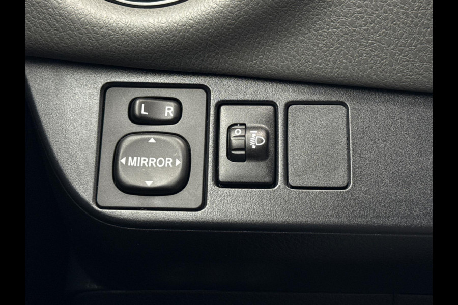 Toyota Yaris 1.5 Hybrid Bi-Tone Bluetooth