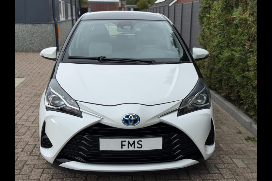 Toyota Yaris 1.5 Hybrid Bi-Tone Bluetooth