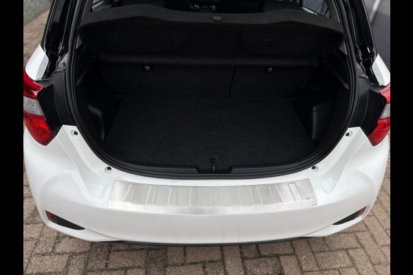 Toyota Yaris 1.5 Hybrid Bi-Tone Bluetooth