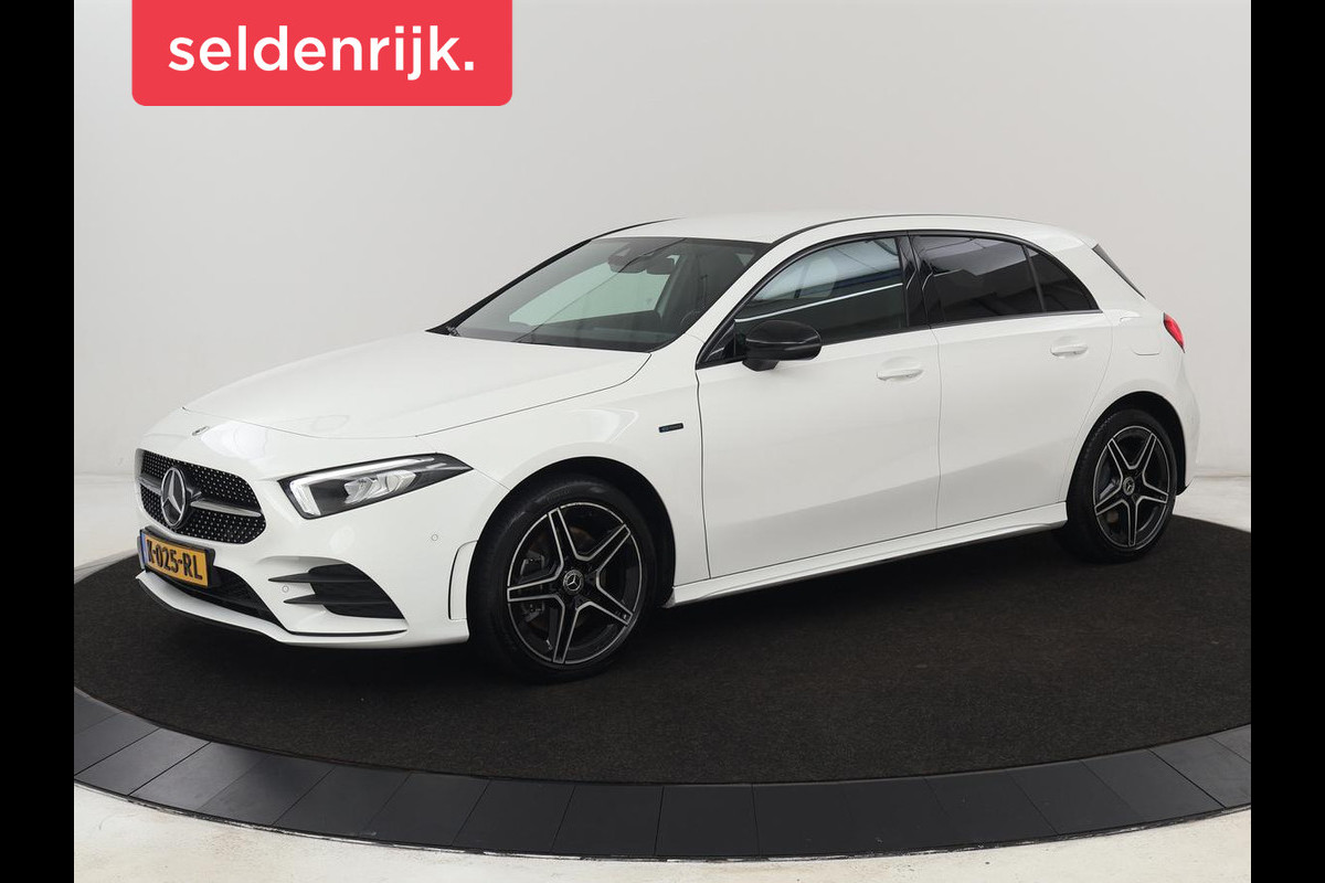 Mercedes-Benz A-Klasse 250e AMG Limited | Stoelverwarming | Widescreen | Sfeerverlichting | Camera | Navigatie | Leder/Alcantara | Park Assist | Sportstoelen | Full LED | Climate control | PHEV | Plug In