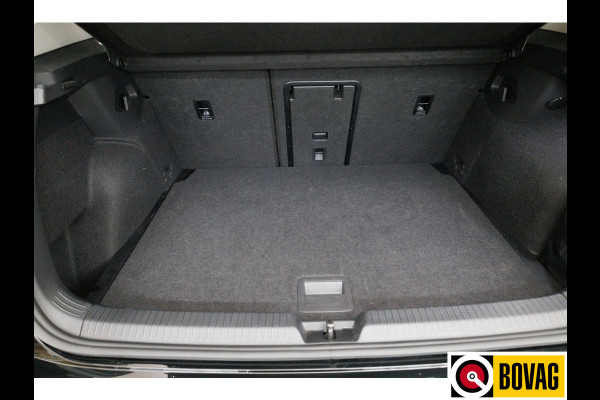 Volkswagen Golf 1.5 eTSI GOAL edition All-season | Navigatie | PDC V+A | Stoel- stuurverwarming Privacy glas, Travel Assist, Adaptive cruise, App-connect