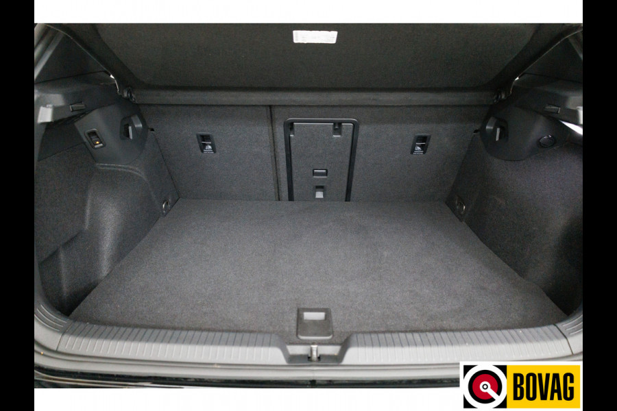 Volkswagen Golf 1.5 eHybrid GTE Black 272 PK automaat | IQ Led | Elec. trekhaak | Headup | Stoel- & stuurverw. | PDC V + A, Camera, App. connect, Navigatie, 131 KM actieradius (WLTP)