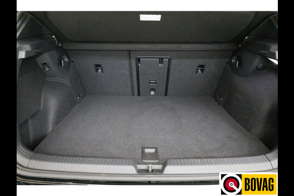Volkswagen Golf 1.5 eHybrid GTE Black 272 PK automaat | IQ Led | Elec. trekhaak | Headup | Stoel- & stuurverw. | PDC V + A, Camera, App. connect, Navigatie, 131 KM actieradius (WLTP)