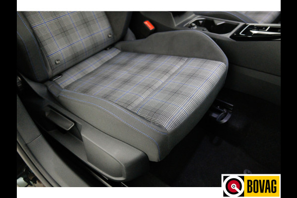 Volkswagen Golf 1.5 eHybrid GTE Black 272 PK automaat | IQ Led | Elec. trekhaak | Headup | Stoel- & stuurverw. | PDC V + A, Camera, App. connect, Navigatie, 131 KM actieradius (WLTP)