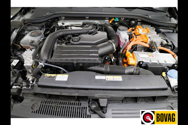 Volkswagen Golf 1.5 eHybrid GTE Black 272 PK automaat | IQ Led | Elec. trekhaak | Headup | Stoel- & stuurverw. | PDC V + A, Camera, App. connect, Navigatie, 131 KM actieradius (WLTP)