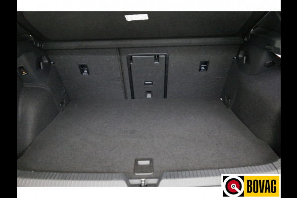 Volkswagen Golf 1.5 eHybrid GTE Black 272 PK automaat | IQ Led | Elec. trekhaak | Headup | Stoel- & stuurverw. | PDC V + A, Camera, App. connect, Navigatie, 131 KM actieradius (WLTP)