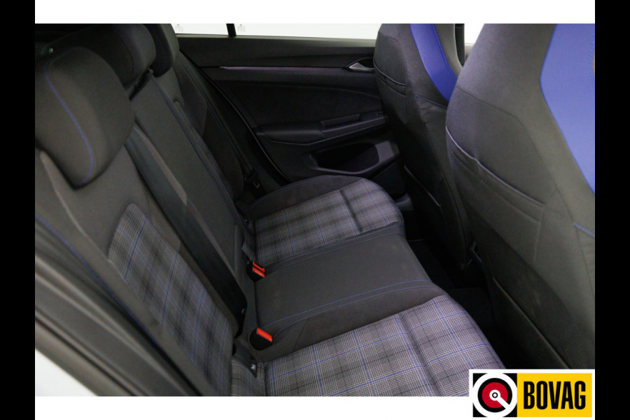 Volkswagen Golf 1.5 eHybrid GTE Black 272 PK automaat | IQ Led | Elec. trekhaak | Headup | Stoel- & stuurverw. | PDC V + A, Camera, App. connect, Navigatie, 131 KM actieradius (WLTP)