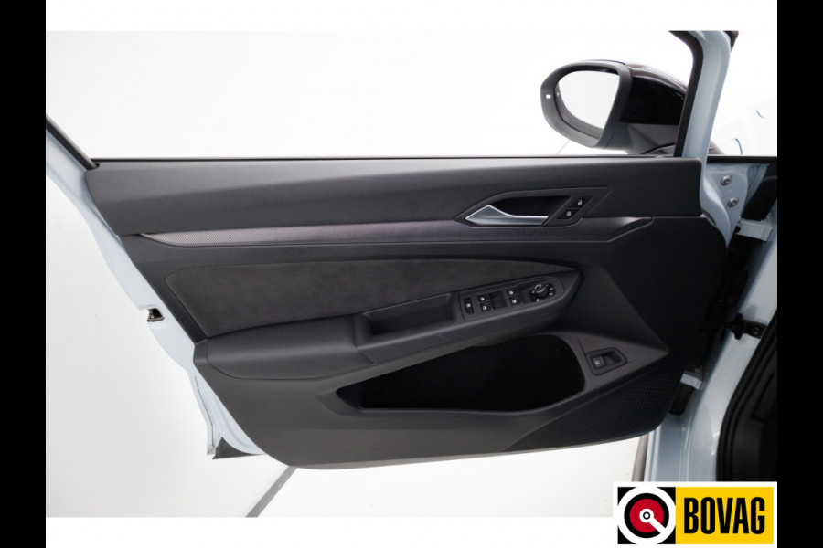 Volkswagen Golf 1.5 eHybrid GTE Black 272 PK automaat | IQ Led | Elec. trekhaak | Headup | Stoel- & stuurverw. | PDC V + A, Camera, App. connect, Navigatie, 131 KM actieradius (WLTP)