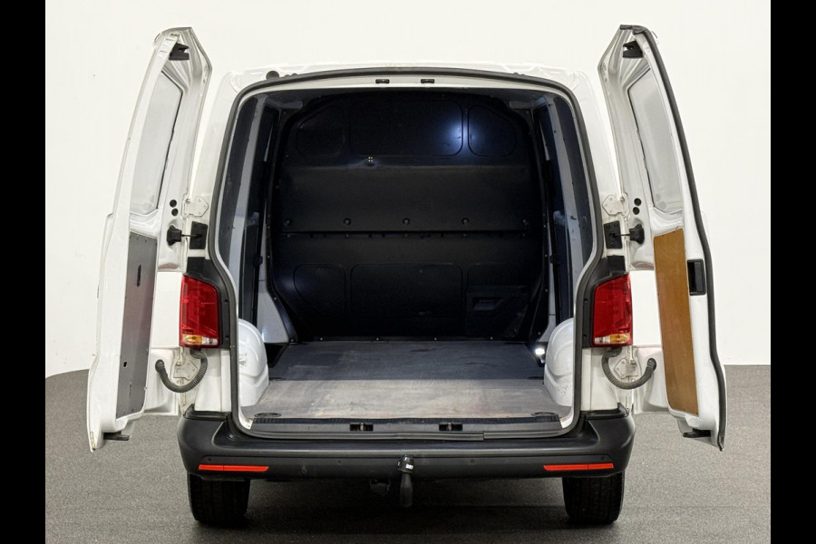 Volkswagen Transporter 2.0 TDI L2H1 30 Comfortline Airco Navi Trekhaak 2X schuifdeur Stoelverwarming Adaptieve Cruise Control