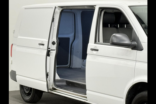 Volkswagen Transporter 2.0 TDI L2H1 30 Comfortline Airco Navi Trekhaak 2X schuifdeur Stoelverwarming Adaptieve Cruise Control
