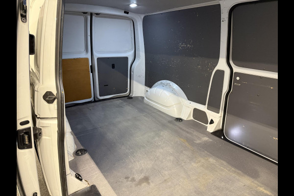 Volkswagen Transporter 2.0 TDI L2H1 30 Comfortline Airco Navi Trekhaak 2X schuifdeur Stoelverwarming Adaptieve Cruise Control