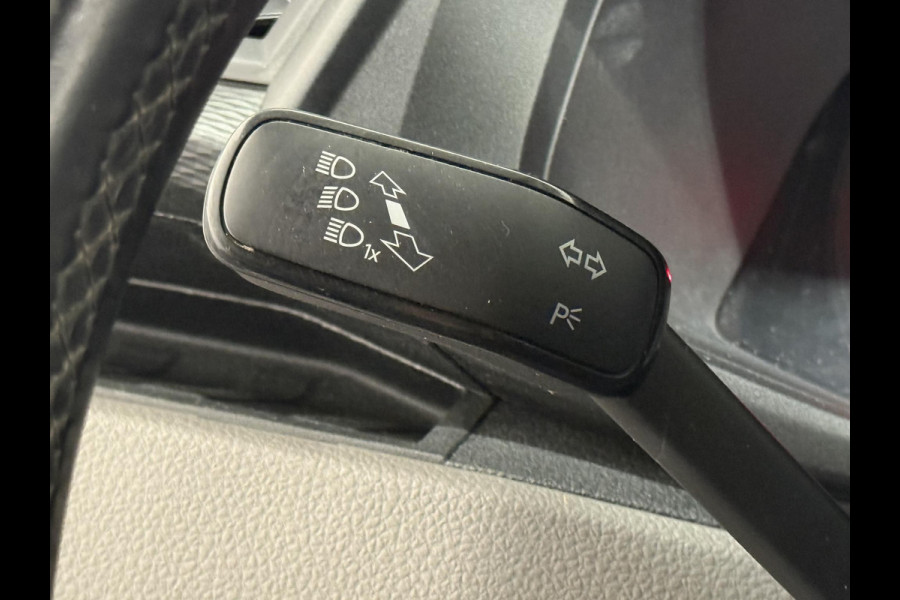 Volkswagen Transporter 2.0 TDI L2H1 30 Comfortline Airco Navi Trekhaak 2X schuifdeur Stoelverwarming Adaptieve Cruise Control