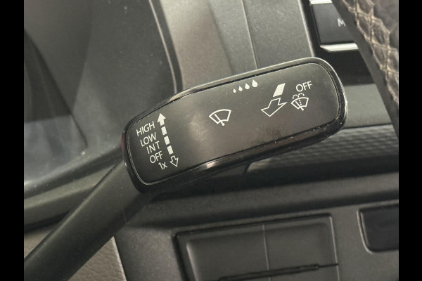 Volkswagen Transporter 2.0 TDI L2H1 30 Comfortline Airco Navi Trekhaak 2X schuifdeur Stoelverwarming Adaptieve Cruise Control