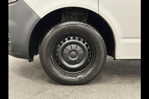 Volkswagen Transporter 2.0 TDI L2H1 30 Comfortline Airco Navi Trekhaak 2X schuifdeur Stoelverwarming Adaptieve Cruise Control