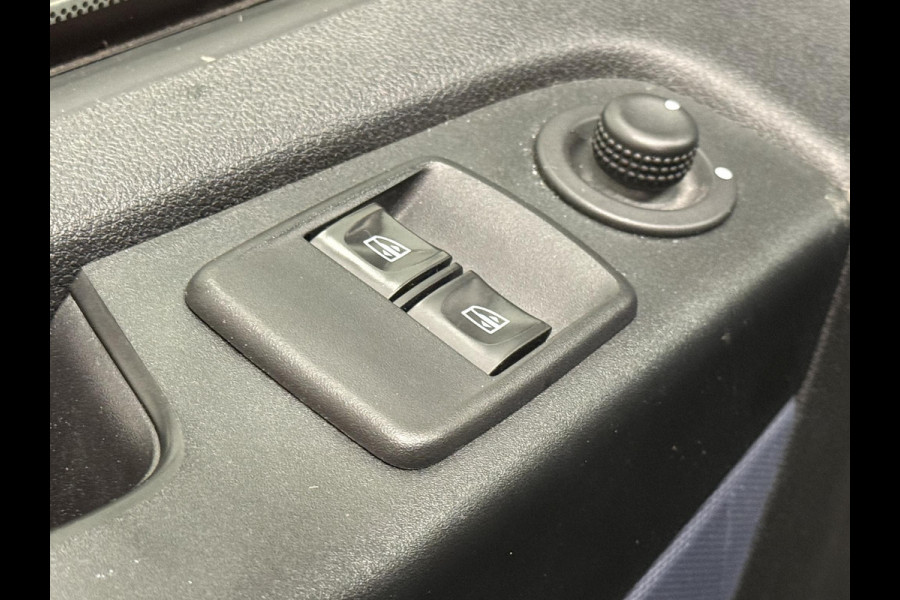 Opel Vivaro 1.6 CDTI L2H1 Dubbele Cabine Edition Airco Cruise Control Navigatie Imperiaal Trekhaak APK t/m 10-'26