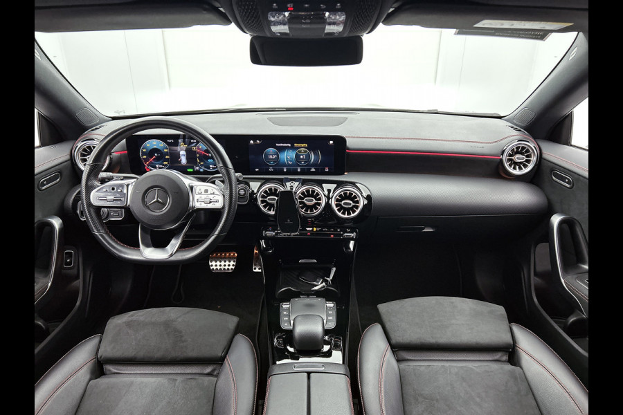 Mercedes-Benz CLA-Klasse Shooting Brake 250 e Business Solution AMG Limited 5 spaaks lichtmetalen velgen | MBUX wide screen | Navigatie | Parking support met camera achter | Inclusief 24 maanden MB Certified garantie voor Europa.