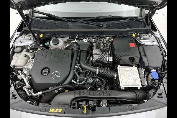 Mercedes-Benz CLA-Klasse Shooting Brake 250 e Business Solution AMG Limited 5 spaaks lichtmetalen velgen | MBUX wide screen | Navigatie | Parking support met camera achter | Inclusief 24 maanden MB Certified garantie voor Europa.