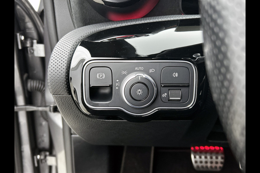 Mercedes-Benz CLA-Klasse Shooting Brake 250 e Business Solution AMG Limited 5 spaaks lichtmetalen velgen | MBUX wide screen | Navigatie | Parking support met camera achter | Inclusief 24 maanden MB Certified garantie voor Europa.