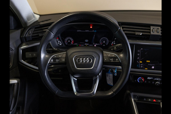 Audi Q3 35 TFSI S edition / 150pk / Trekhaak / Stoelverwarming / Achteruitrij camera /
