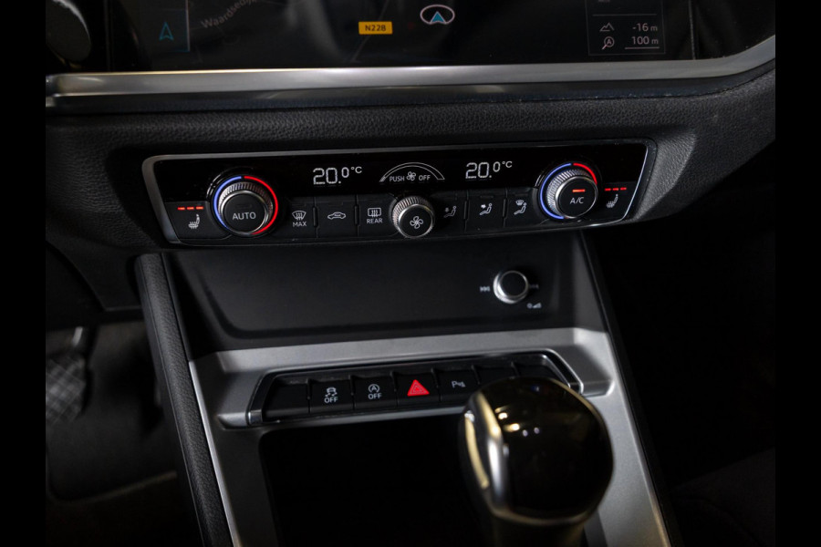 Audi Q3 35 TFSI S edition / 150pk / Trekhaak / Stoelverwarming / Achteruitrij camera /