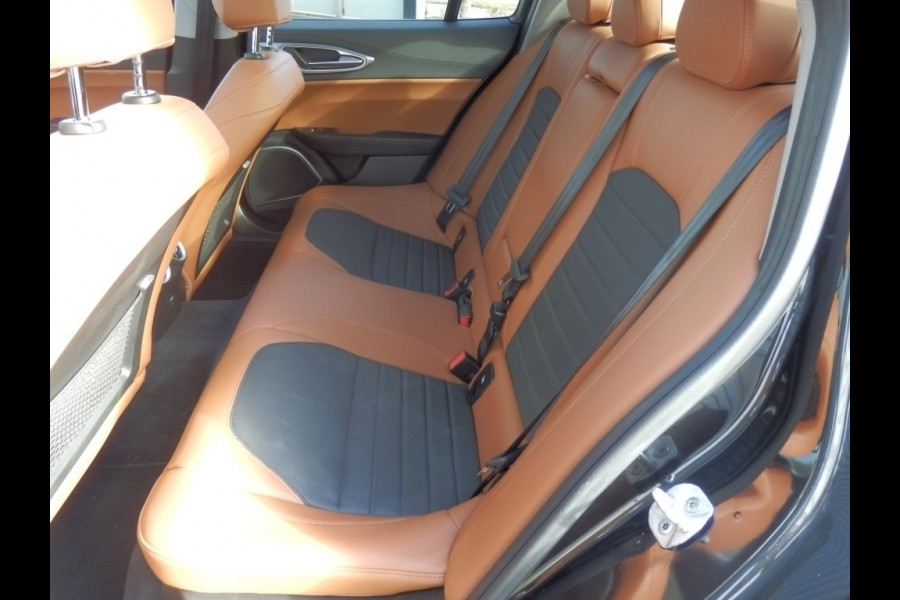 Alfa Romeo Giulia 2.2 Sprint I Automaat I 240 pk* I Schuif/kantel dak I Adp. crui