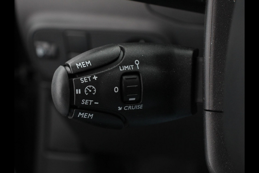 Citroën C3 1.2 PureTech Max Automaat  Airco Navigatie d.m.v.Apple carplay / Android Auto Parksensoren Lichtmetalen Velgen