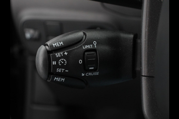 Citroën C3 1.2 PureTech Max Automaat  Airco Navigatie d.m.v.Apple carplay / Android Auto Parksensoren Lichtmetalen Velgen
