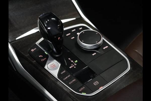 BMW 3 Serie Touring 330i High Executive NW TYPE [APPLE CARPLAY, PDC V+A, CRUISE CONTROL, HARMAN/KARDON, STOELVERWARMING, AUTOMATISCHE ACHTERKLEP, AUTOMATISCHE AIRCO, NIEUWSTAAT]