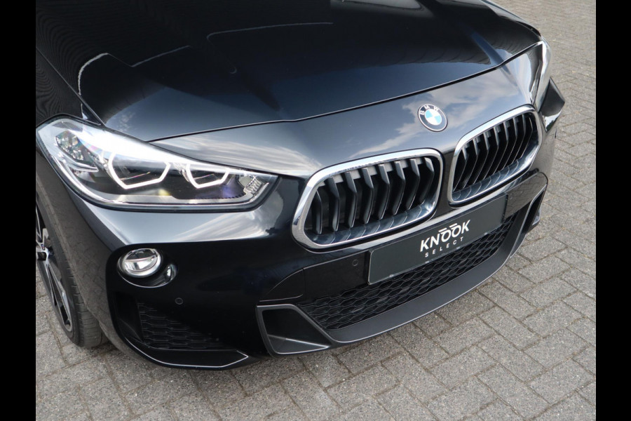 BMW X2 sDrive18i High Executive M Sport Pakket Automaat / Navigatiesysteem Plus / Panoramadak / 19 Inch / Hifi / LED / Head-Up Display / Achteruitrijcamera / Shadow Line / M Sportstoelen