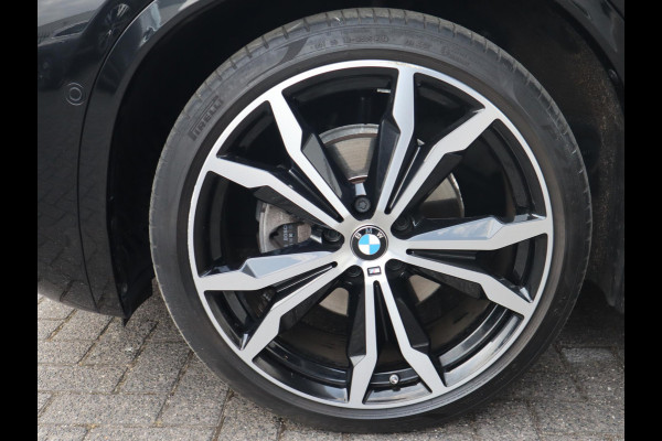 BMW X2 sDrive18i High Executive M Sport Pakket Automaat / Navigatiesysteem Plus / Panoramadak / 19 Inch / Hifi / LED / Head-Up Display / Achteruitrijcamera / Shadow Line / M Sportstoelen