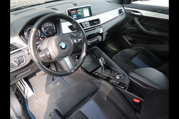 BMW X2 sDrive18i High Executive M Sport Pakket Automaat / Navigatiesysteem Plus / Panoramadak / 19 Inch / Hifi / LED / Head-Up Display / Achteruitrijcamera / Shadow Line / M Sportstoelen