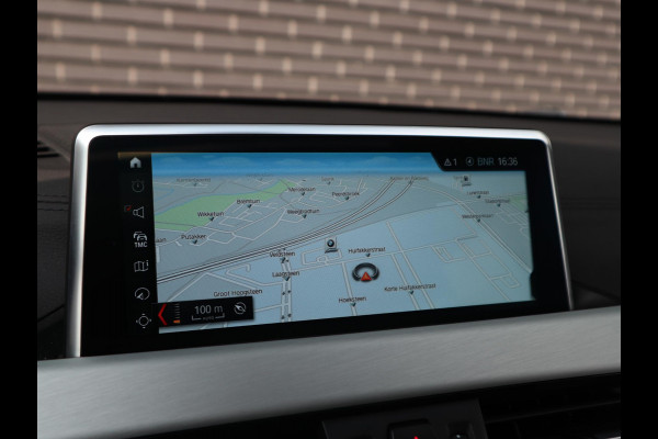 BMW X2 sDrive18i High Executive M Sport Pakket Automaat / Navigatiesysteem Plus / Panoramadak / 19 Inch / Hifi / LED / Head-Up Display / Achteruitrijcamera / Shadow Line / M Sportstoelen