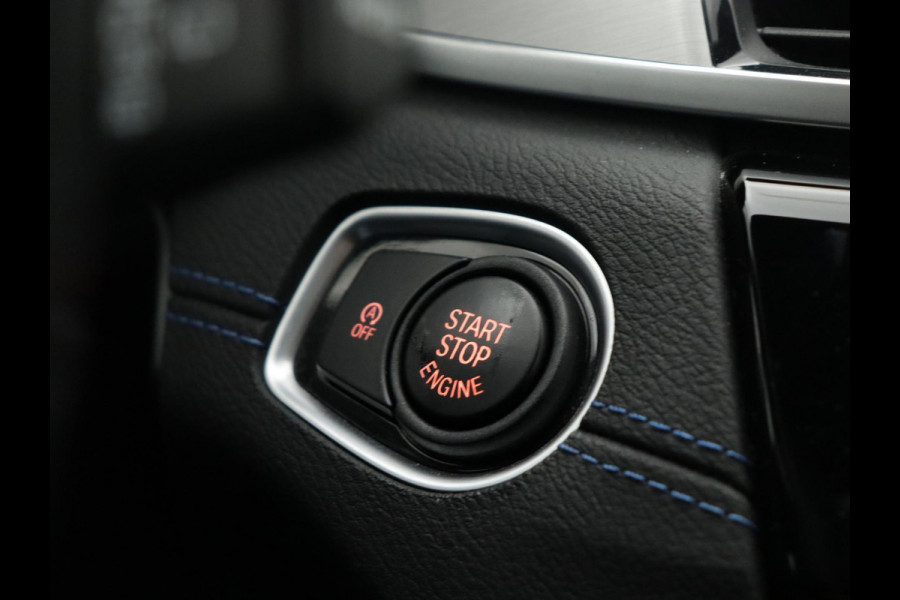 BMW X2 sDrive18i High Executive M Sport Pakket Automaat / Navigatiesysteem Plus / Panoramadak / 19 Inch / Hifi / LED / Head-Up Display / Achteruitrijcamera / Shadow Line / M Sportstoelen