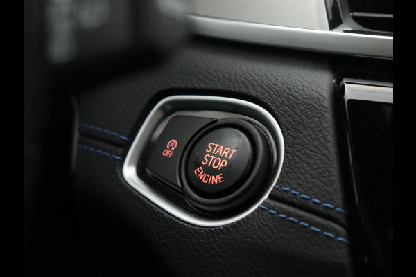 BMW X2 sDrive18i High Executive M Sport Pakket Automaat / Navigatiesysteem Plus / Panoramadak / 19 Inch / Hifi / LED / Head-Up Display / Achteruitrijcamera / Shadow Line / M Sportstoelen