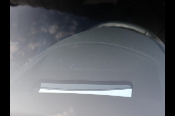 BMW X2 sDrive18i High Executive M Sport Pakket Automaat / Navigatiesysteem Plus / Panoramadak / 19 Inch / Hifi / LED / Head-Up Display / Achteruitrijcamera / Shadow Line / M Sportstoelen