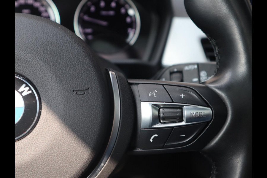 BMW X2 sDrive18i High Executive M Sport Pakket Automaat / Navigatiesysteem Plus / Panoramadak / 19 Inch / Hifi / LED / Head-Up Display / Achteruitrijcamera / Shadow Line / M Sportstoelen