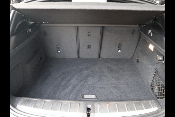 BMW X2 sDrive18i High Executive M Sport Pakket Automaat / Navigatiesysteem Plus / Panoramadak / 19 Inch / Hifi / LED / Head-Up Display / Achteruitrijcamera / Shadow Line / M Sportstoelen