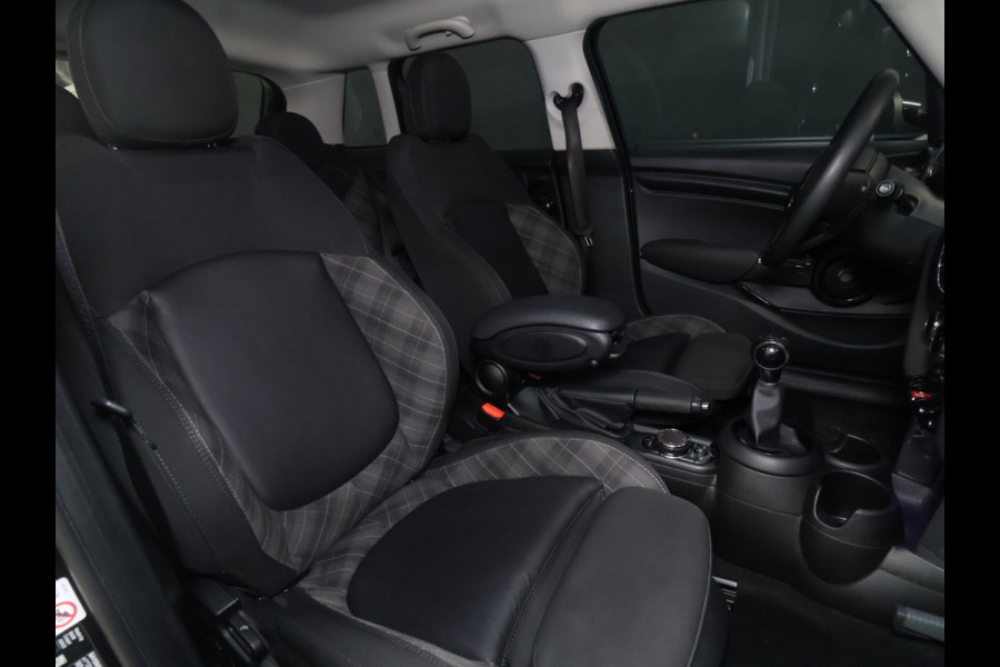 MINI Mini 1.5 Cooper Chili [CAMERA, APPLE CARPLAY, LM VELGEN, LED, HARMAN/KARDON, PDC V+A, CRUISE CONTROL, AUTOMATISCHE AIRCO, NIEUWSTAAT]