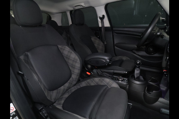 MINI Mini 1.5 Cooper Chili [CAMERA, APPLE CARPLAY, LM VELGEN, LED, HARMAN/KARDON, PDC V+A, CRUISE CONTROL, AUTOMATISCHE AIRCO, NIEUWSTAAT]