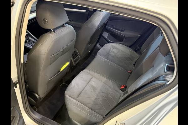 Volkswagen Golf 1.5 TSI Life Business | Memory stoelen | Camera | Full LED | Apple Carplay