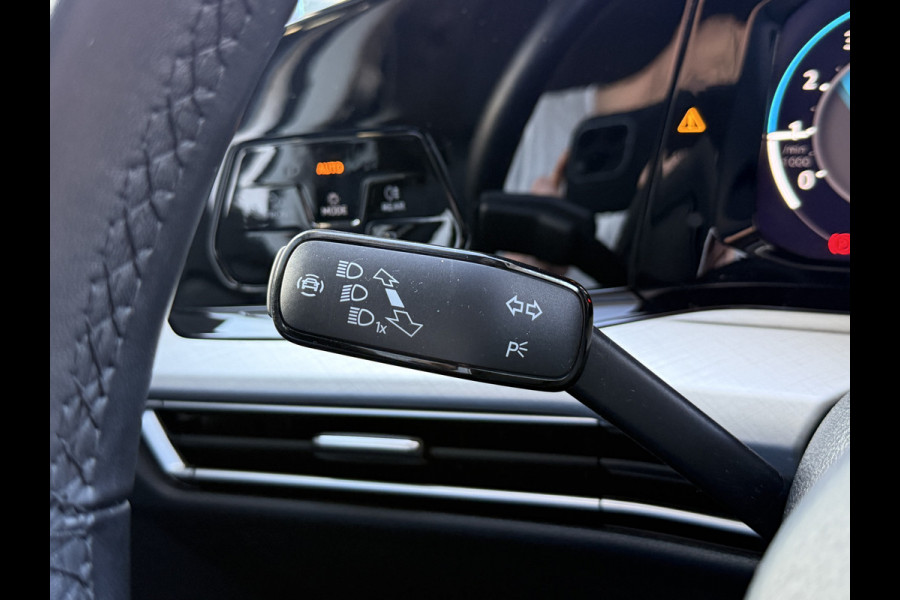 Volkswagen Golf 1.5 TSI Life Business | Memory stoelen | Camera | Full LED | Apple Carplay