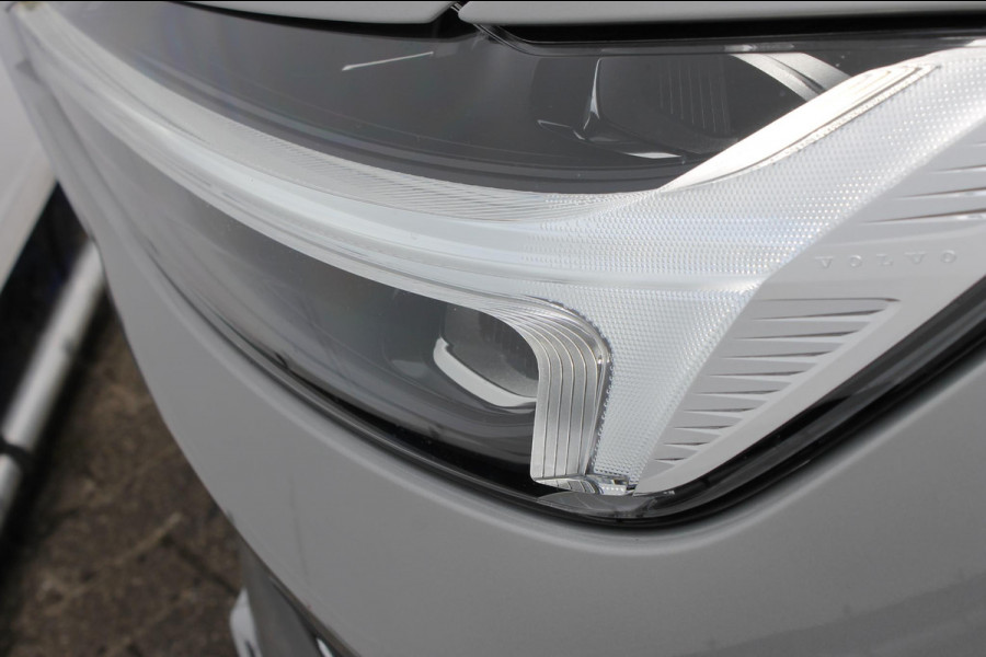 Volvo XC60 T6 350PK Long Range Plug-in hybrid AWD Plus Bright Panoramisch schuif-kanteldak / Google infotainment / Lederen bekleding / Parkeersensoren voor en achter met parkeercamera / Road Sign information / Cruise Control