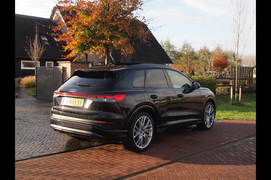 Audi Q4 e-tron 40 Launch edition S Competition 77 kWh | 2X S-Line | Panoramadak | Camera | Sonos | Sfeerverlichting |