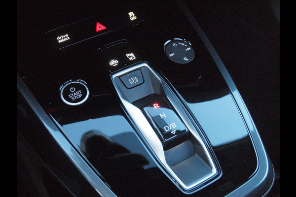 Audi Q4 e-tron 40 Launch edition S Competition 77 kWh | 2X S-Line | Panoramadak | Camera | Sonos | Sfeerverlichting |