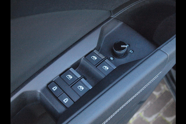 Audi Q4 e-tron 40 Launch edition S Competition 77 kWh | 2X S-Line | Panoramadak | Camera | Sonos | Sfeerverlichting |