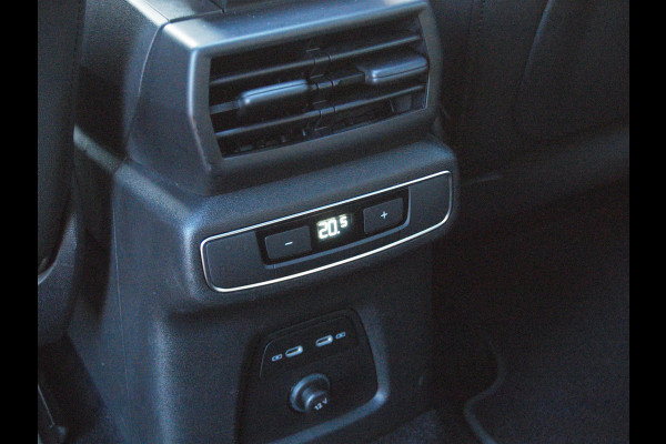 Audi Q4 e-tron 40 Launch edition S Competition 77 kWh | 2X S-Line | Panoramadak | Camera | Sonos | Sfeerverlichting |