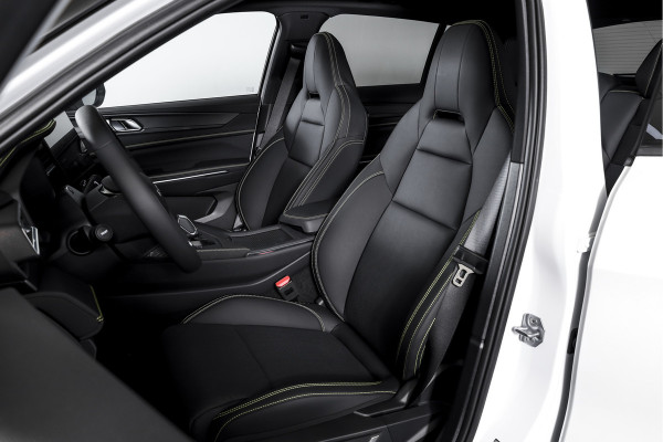 Lynk & Co 01 1.5 PHEV More - MY25 Nieuw model | S/K-panodak | Dig. Cockpit | Stoel-+Stuurverw. | 360 Camera | Adapt. Cruise | Memory | Elek. klep | LM 20" |