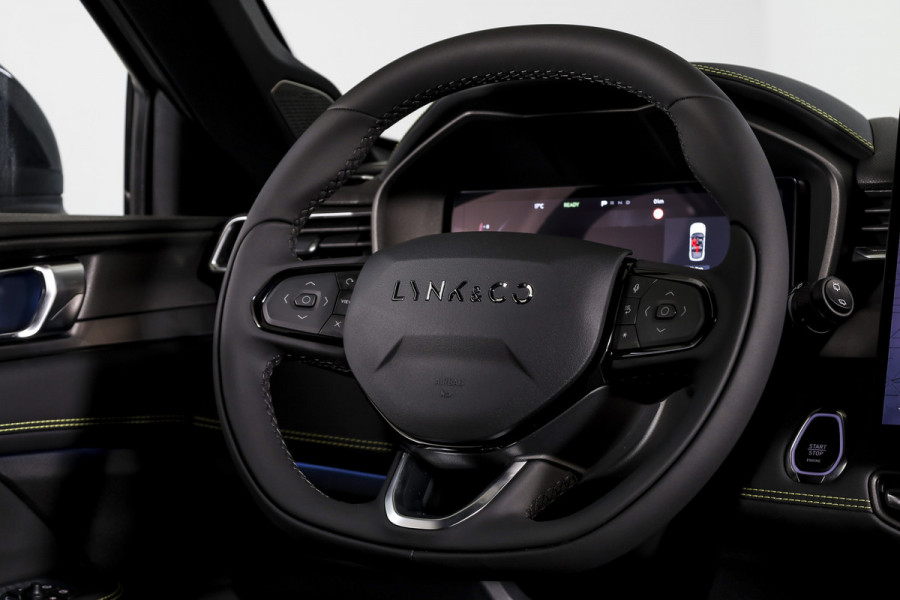 Lynk & Co 01 1.5 PHEV More - MY25 Nieuw model | S/K-panodak | Dig. Cockpit | Stoel-+Stuurverw. | 360 Camera | Adapt. Cruise | Memory | Elek. klep | LM 20" |