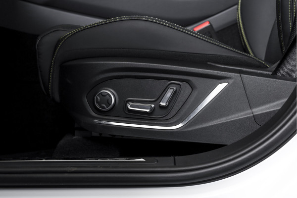 Lynk & Co 01 1.5 PHEV More - MY25 Nieuw model | S/K-panodak | Dig. Cockpit | Stoel-+Stuurverw. | 360 Camera | Adapt. Cruise | Memory | Elek. klep | LM 20" |